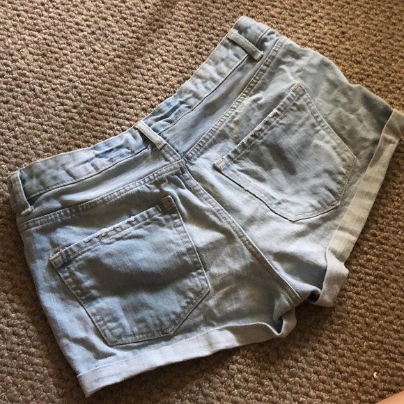 Light wash cuffed shorts - Picture 3 of 3